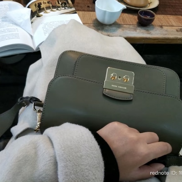 MK Sloan Editor Bag - Picture 2 of 3